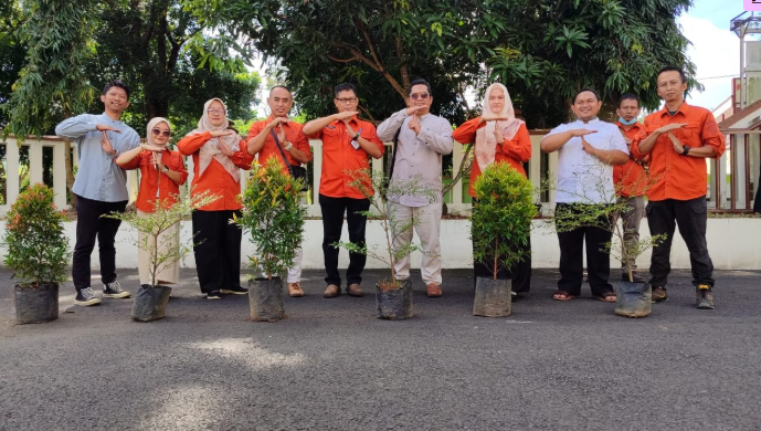 PENANAMAN 6 POHON DALAM RANGKA PERINGATI HARI BUMI